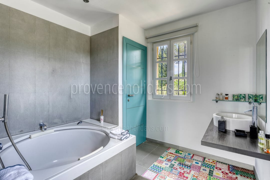 6 - Manoir Azuréen: Villa: Bathroom