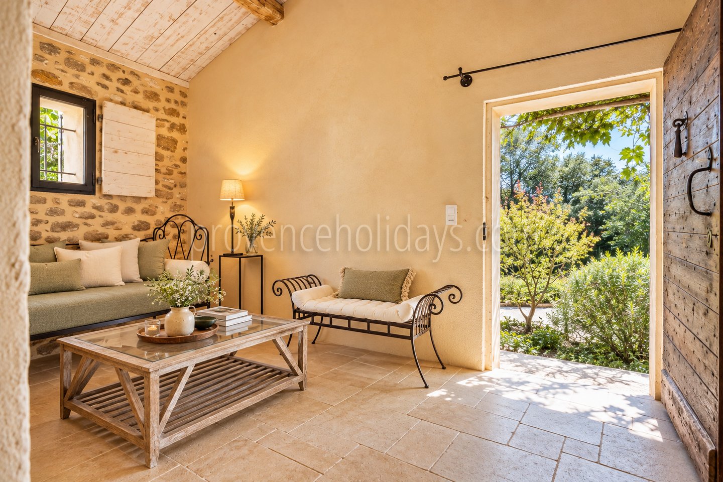 30 - Mas de Beaumes: Villa: Bedroom