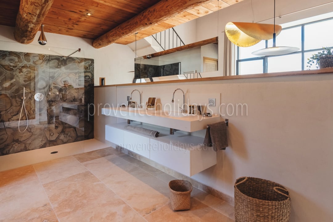 32 - Mas de Pierre: Villa: Bathroom 2