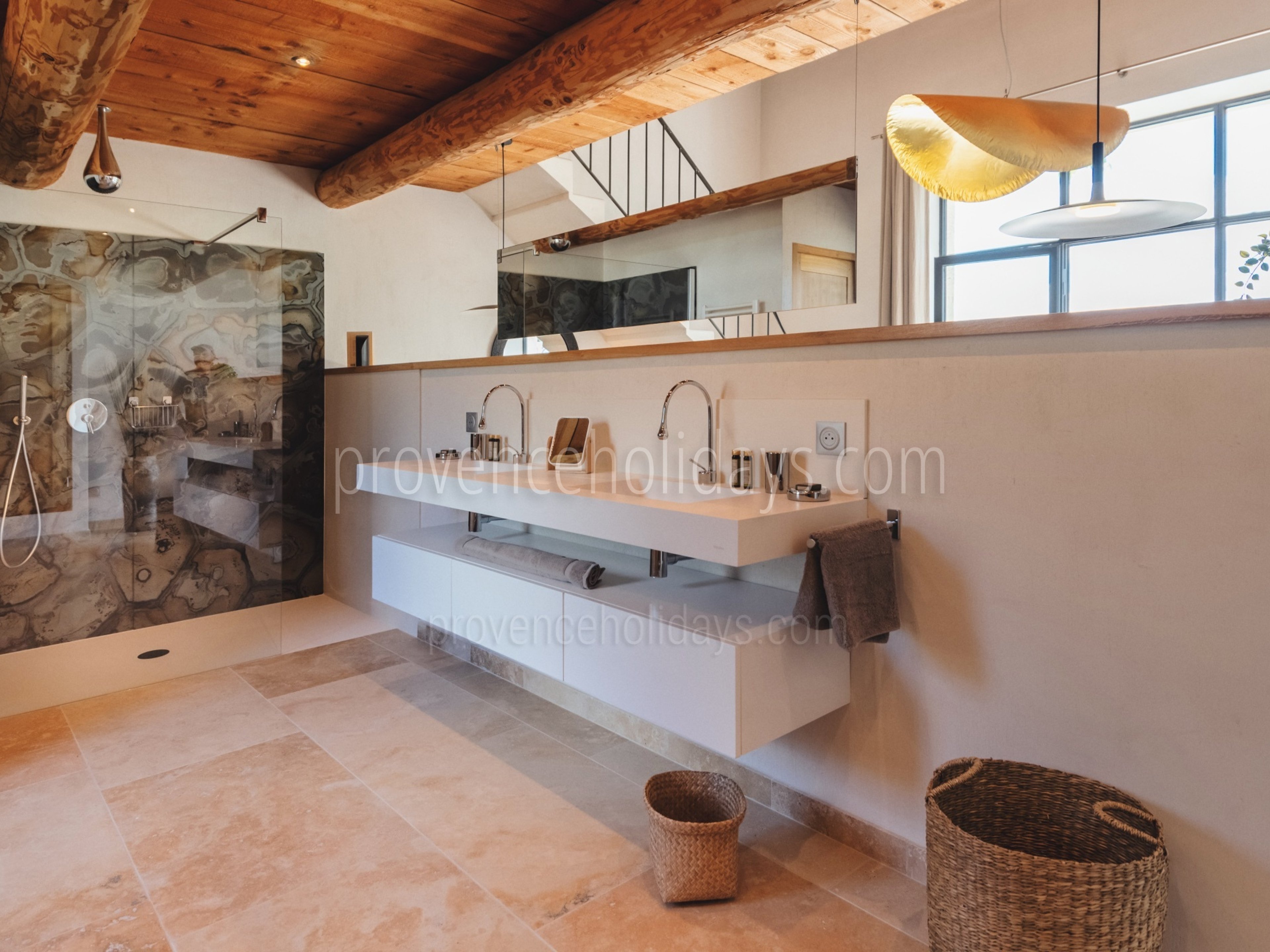 32 - Mas de Pierre: Villa: Bathroom 2