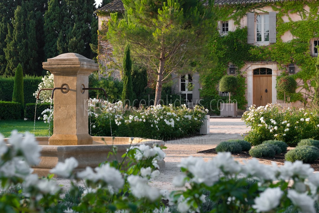 17 - Mas des Étoiles: Villa: Exterior