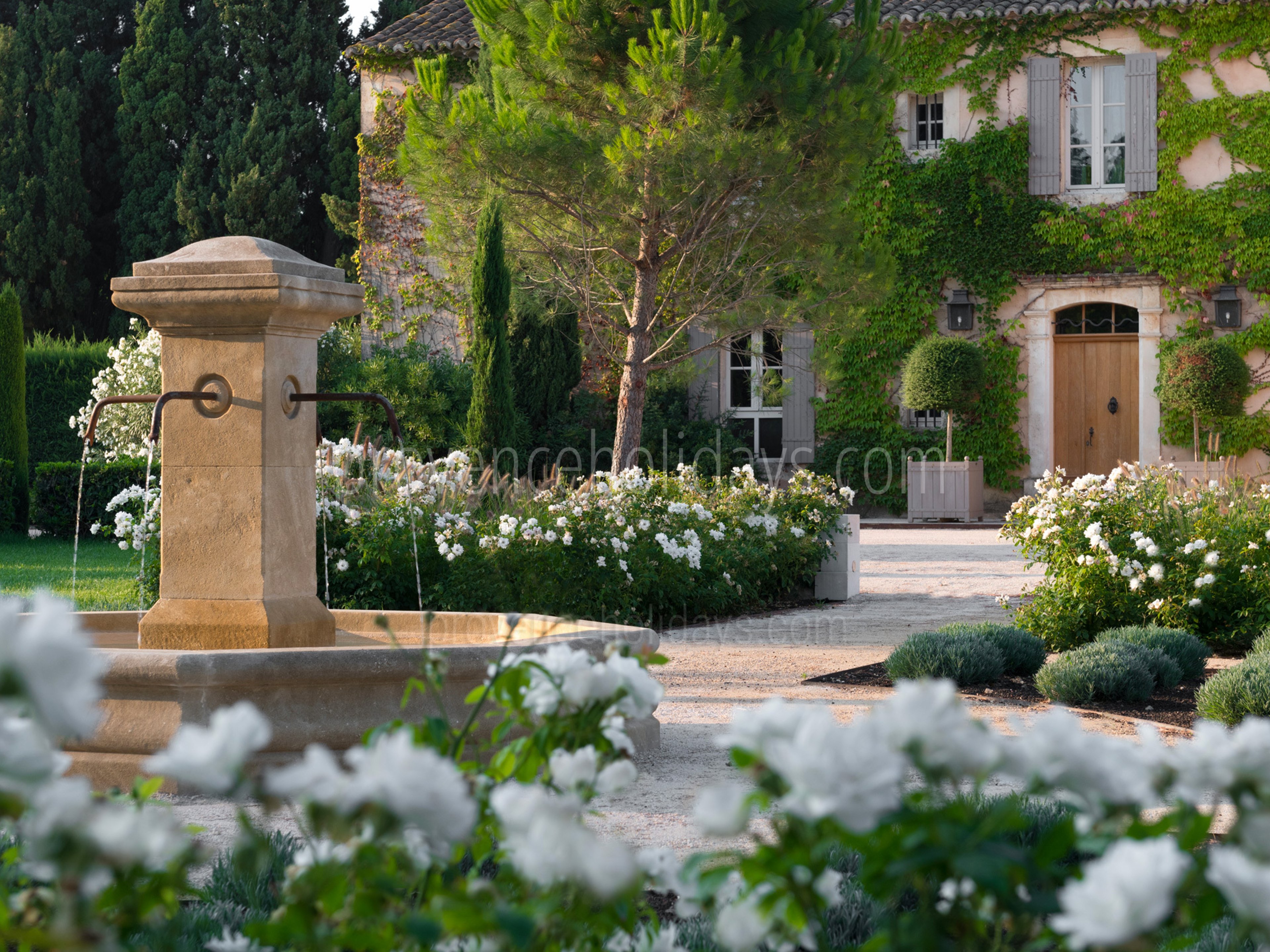 17 - Mas des Étoiles: Villa: Exterior