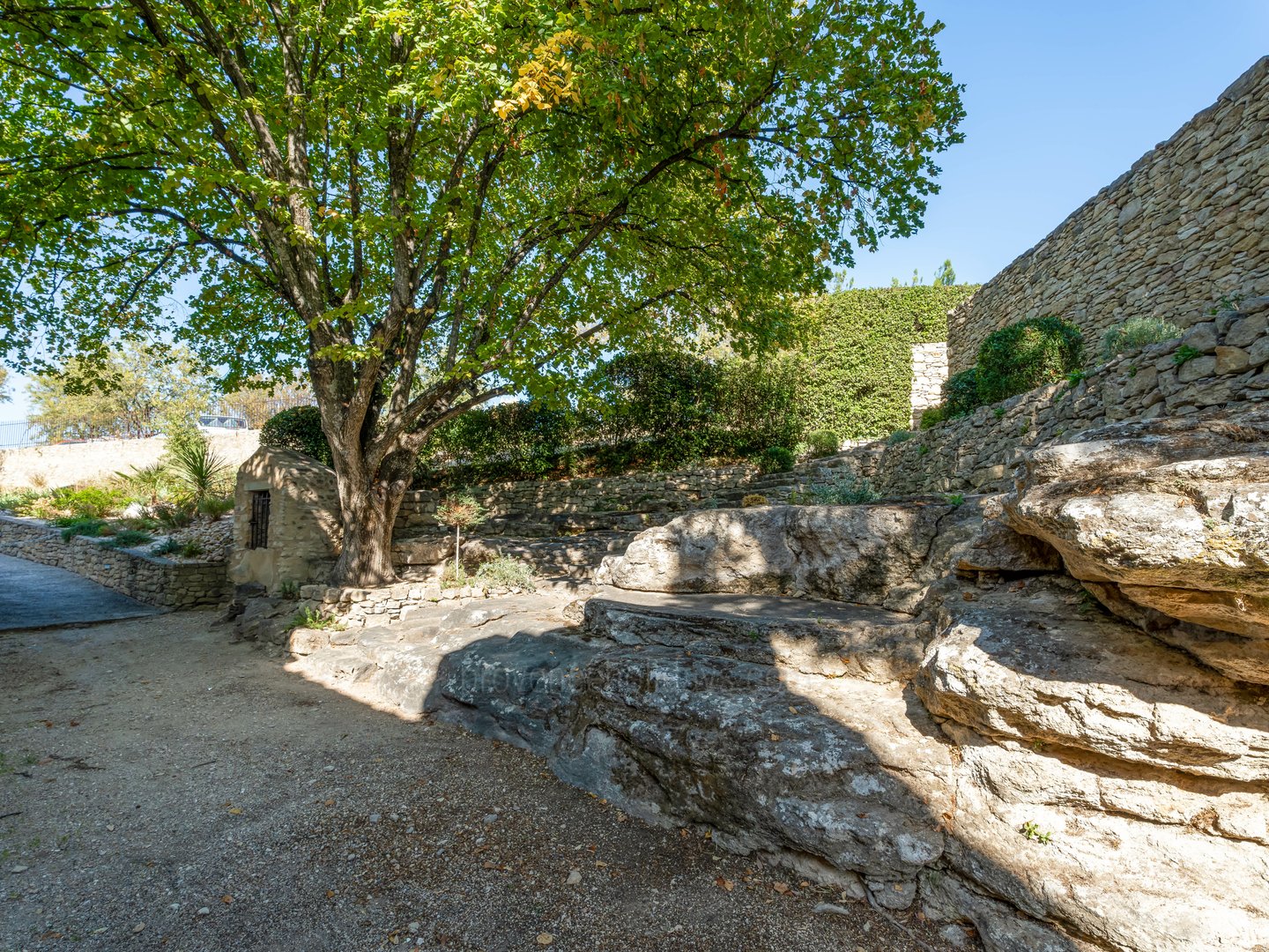 28 - Château de la Roque: Villa: Exterior