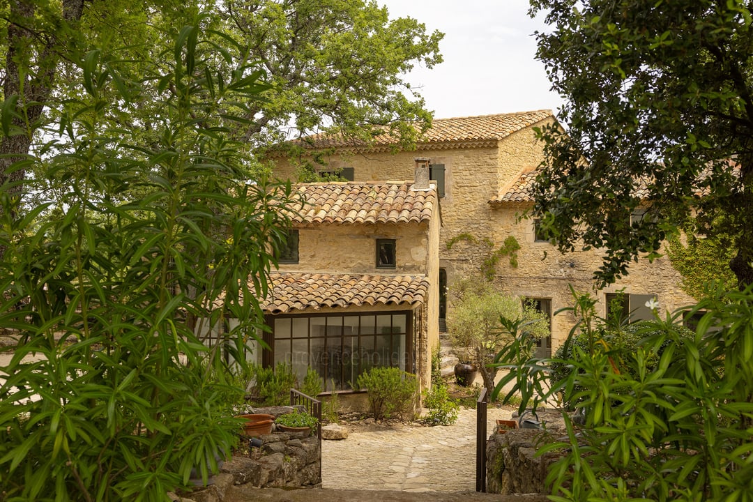 12 - Mas Les Gardiols: Villa: Exterior