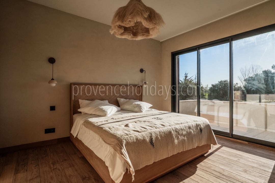 5 - Les Jardins des Alpilles: Villa: Bedroom