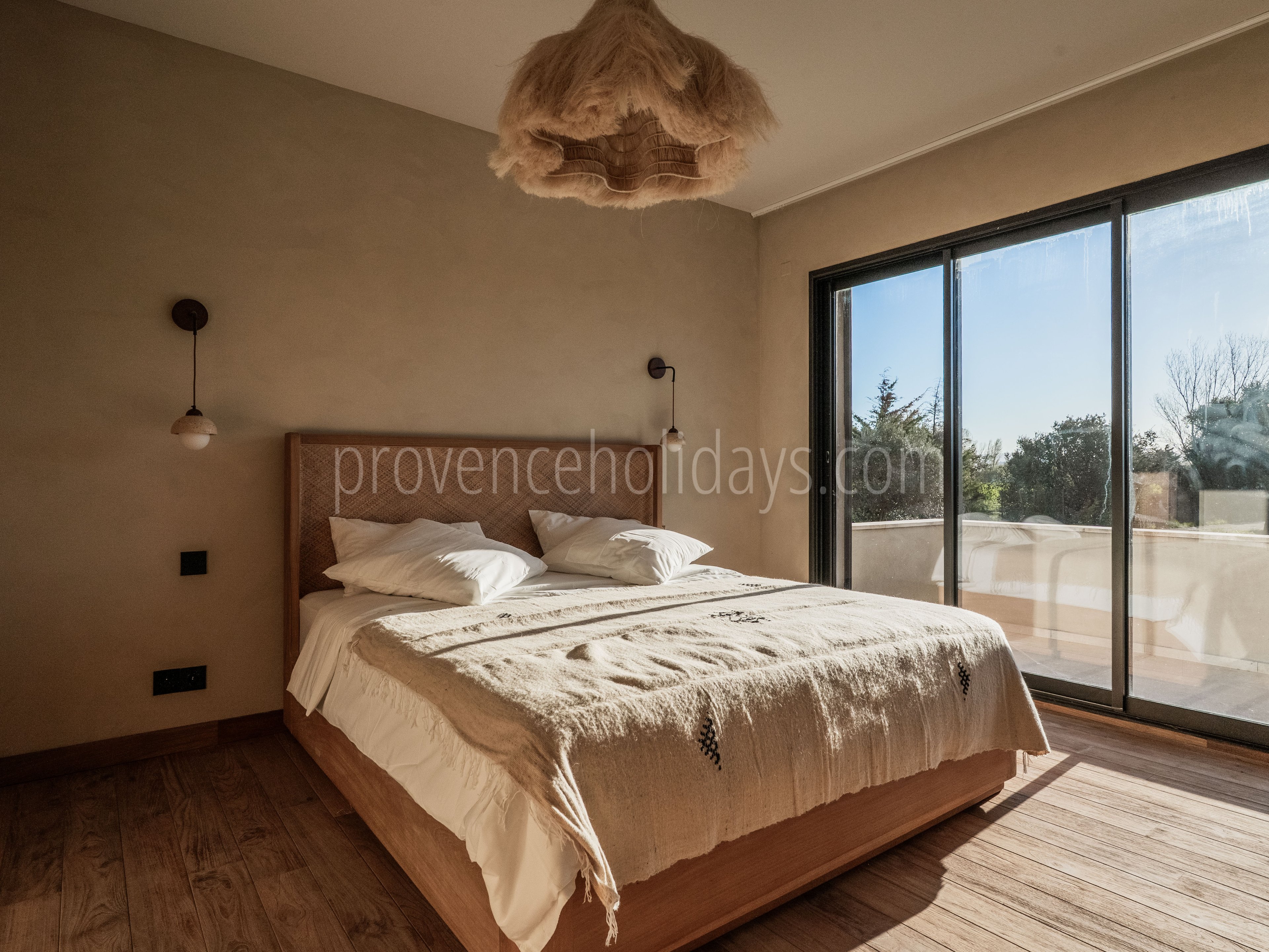 5 - Les Jardins des Alpilles: Villa: Bedroom