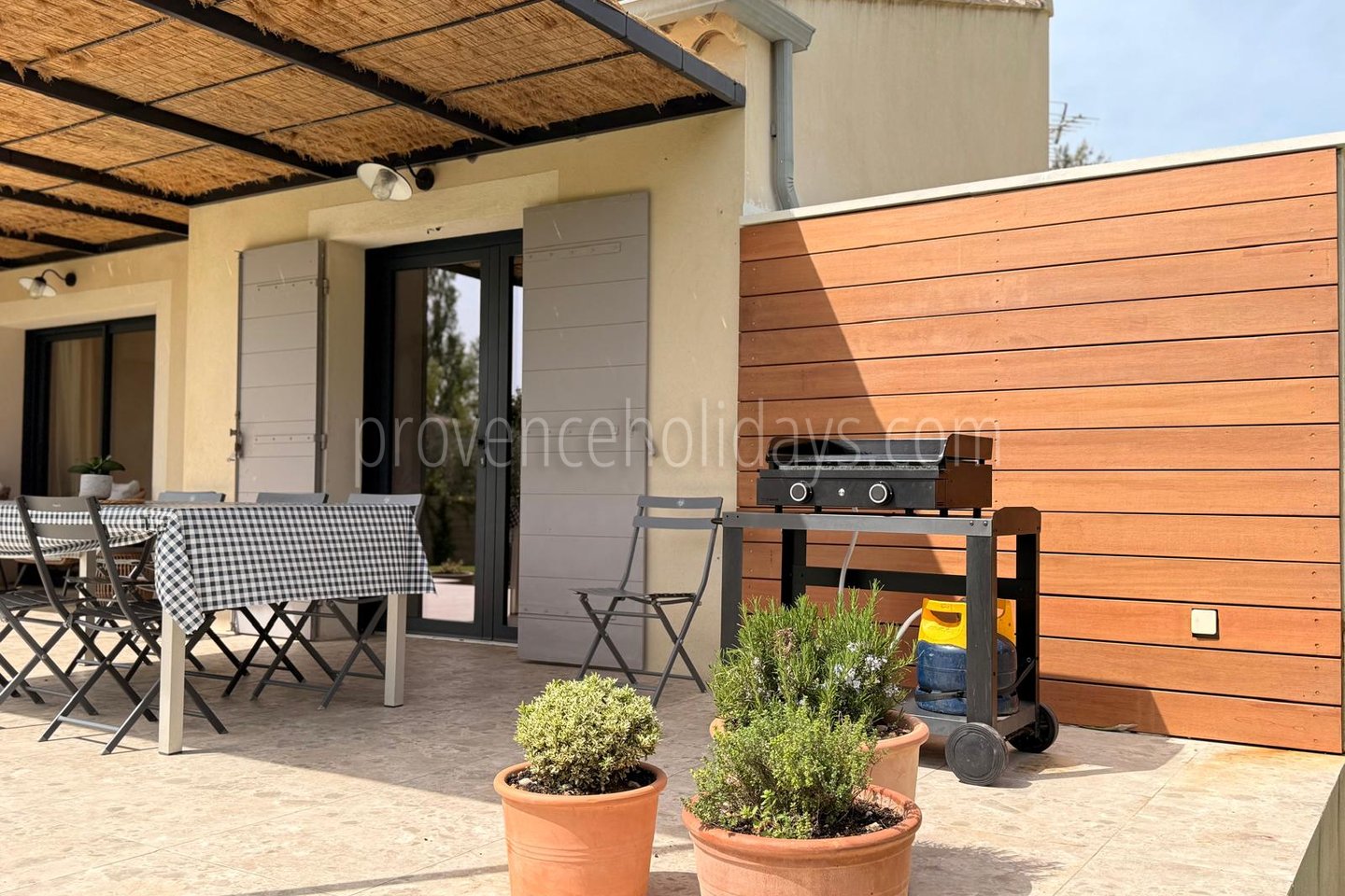 24 - Mazet du Paradou: Villa: Exterior