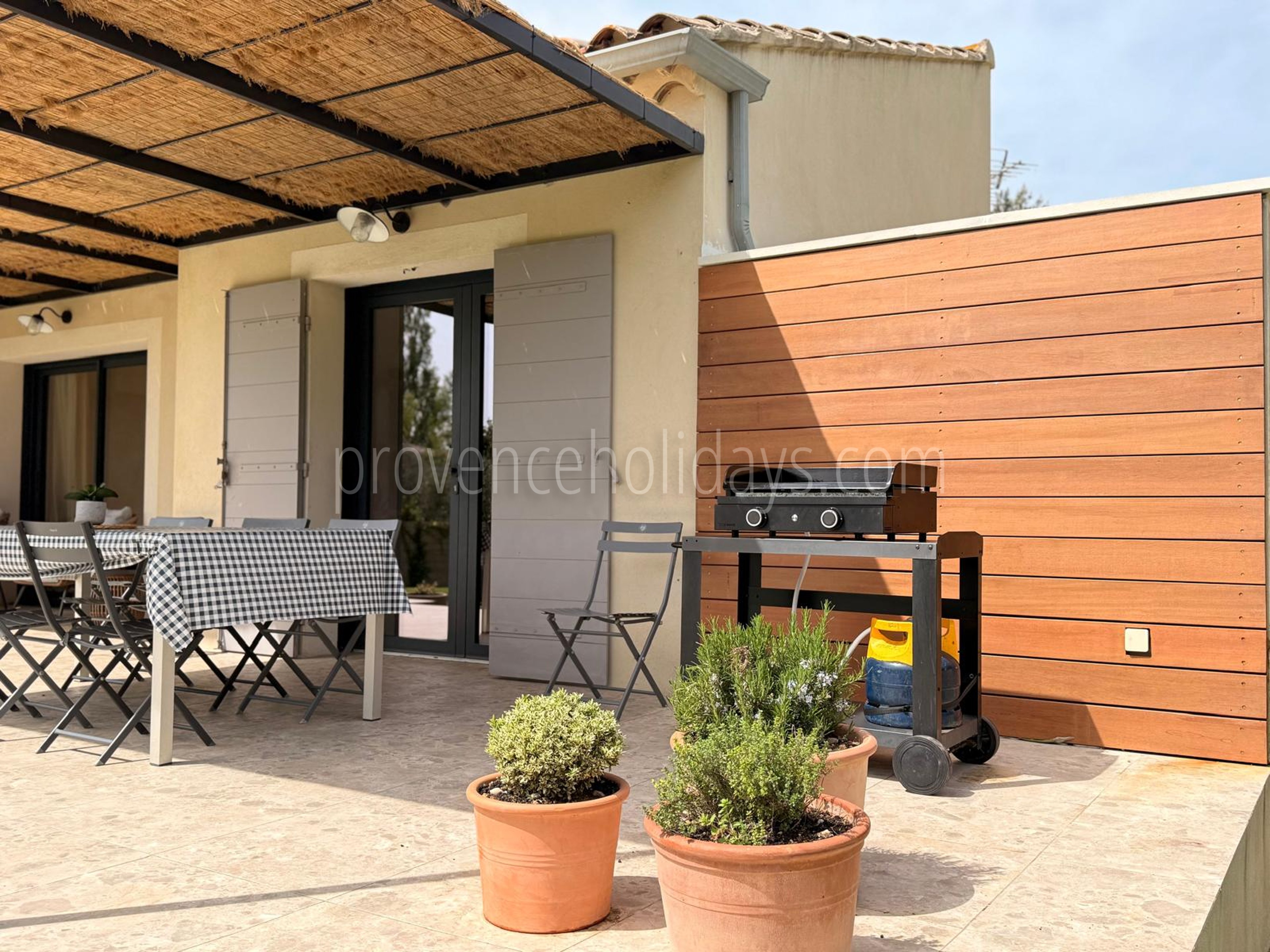 24 - Mazet du Paradou: Villa: Exterior