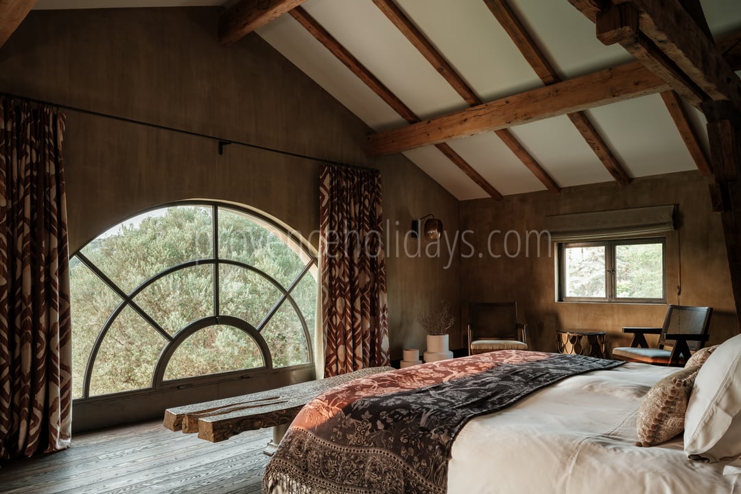 12 - La Bastide de Maussane: Villa: Bedroom