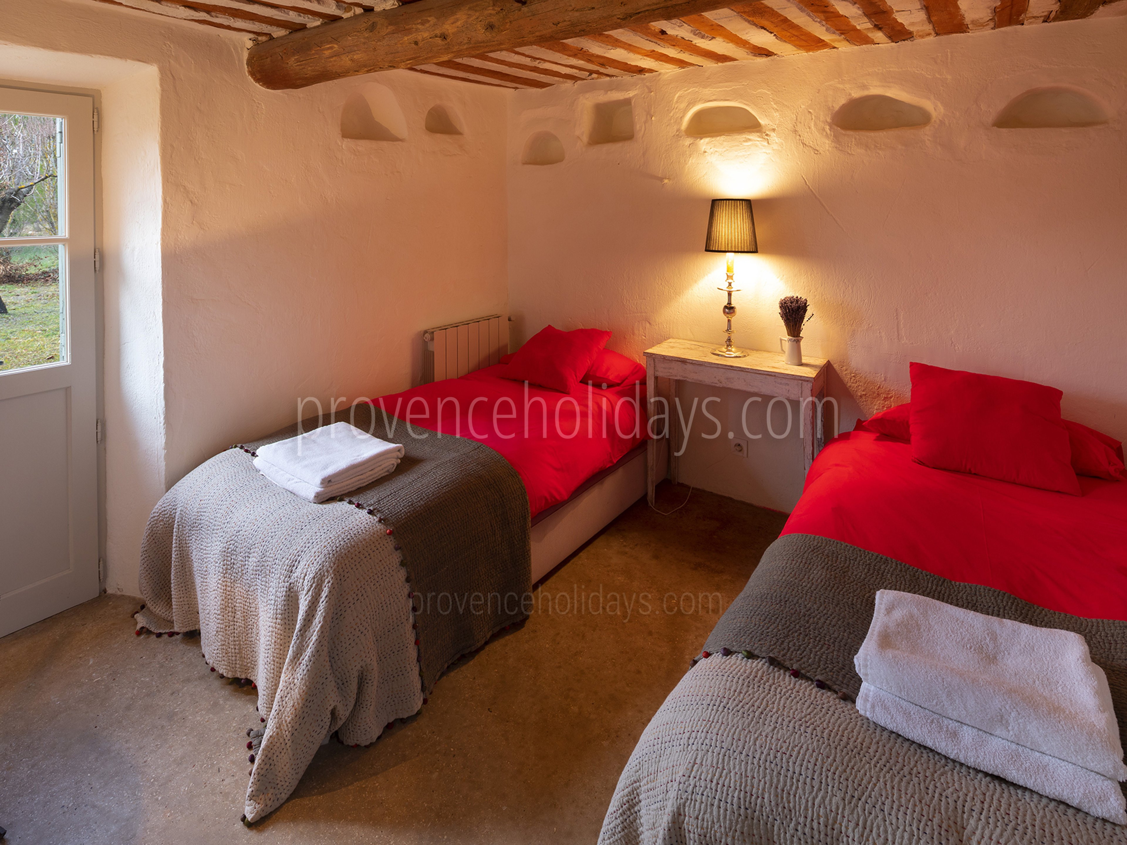 84 - Mas des Lavandes: Villa: Bedroom