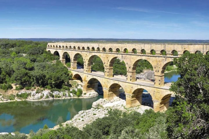 Vers-Pont-du-Gard