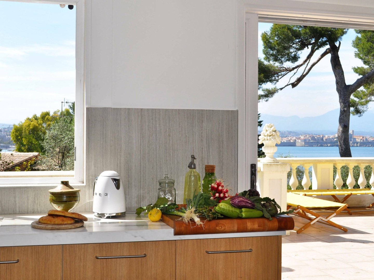 25 - Villa Cap d\'Antibes: Villa: Exterior