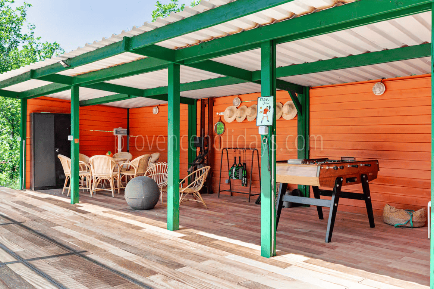 36 - Les Vues du Luberon: Villa: Exterior
