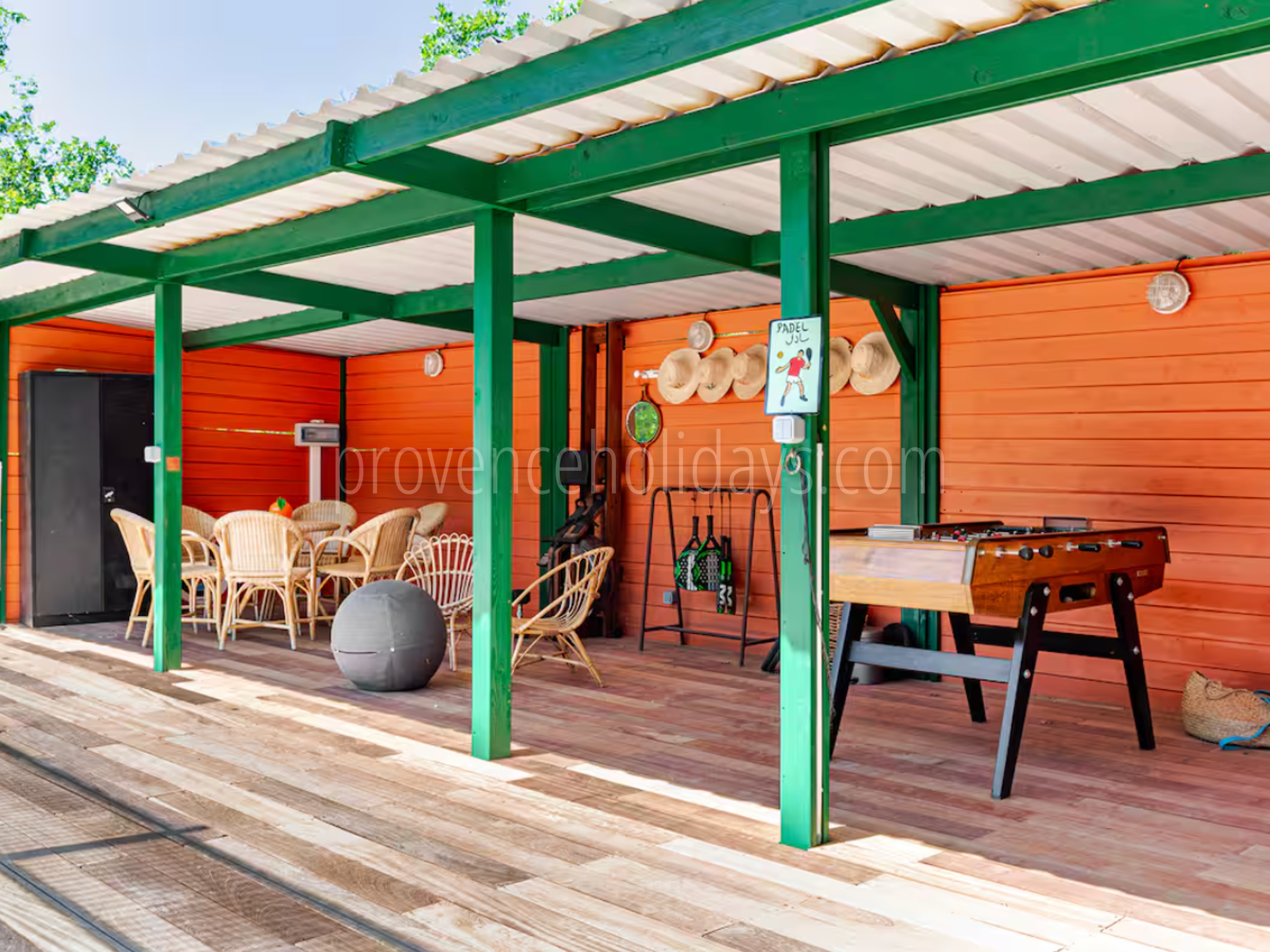 36 - Les Vues du Luberon: Villa: Exterior