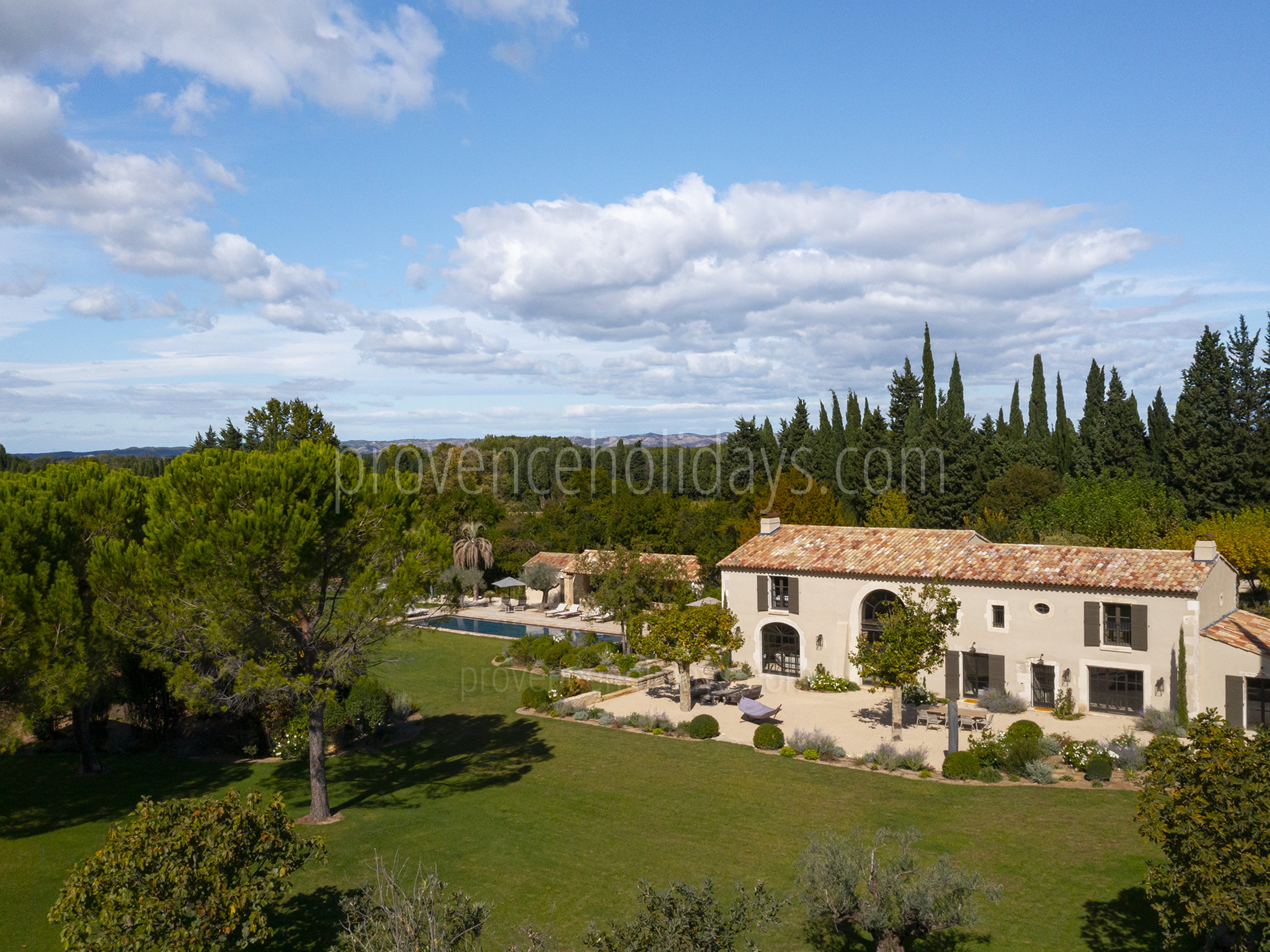 6 - Mas du Paradis: Villa: Exterior
