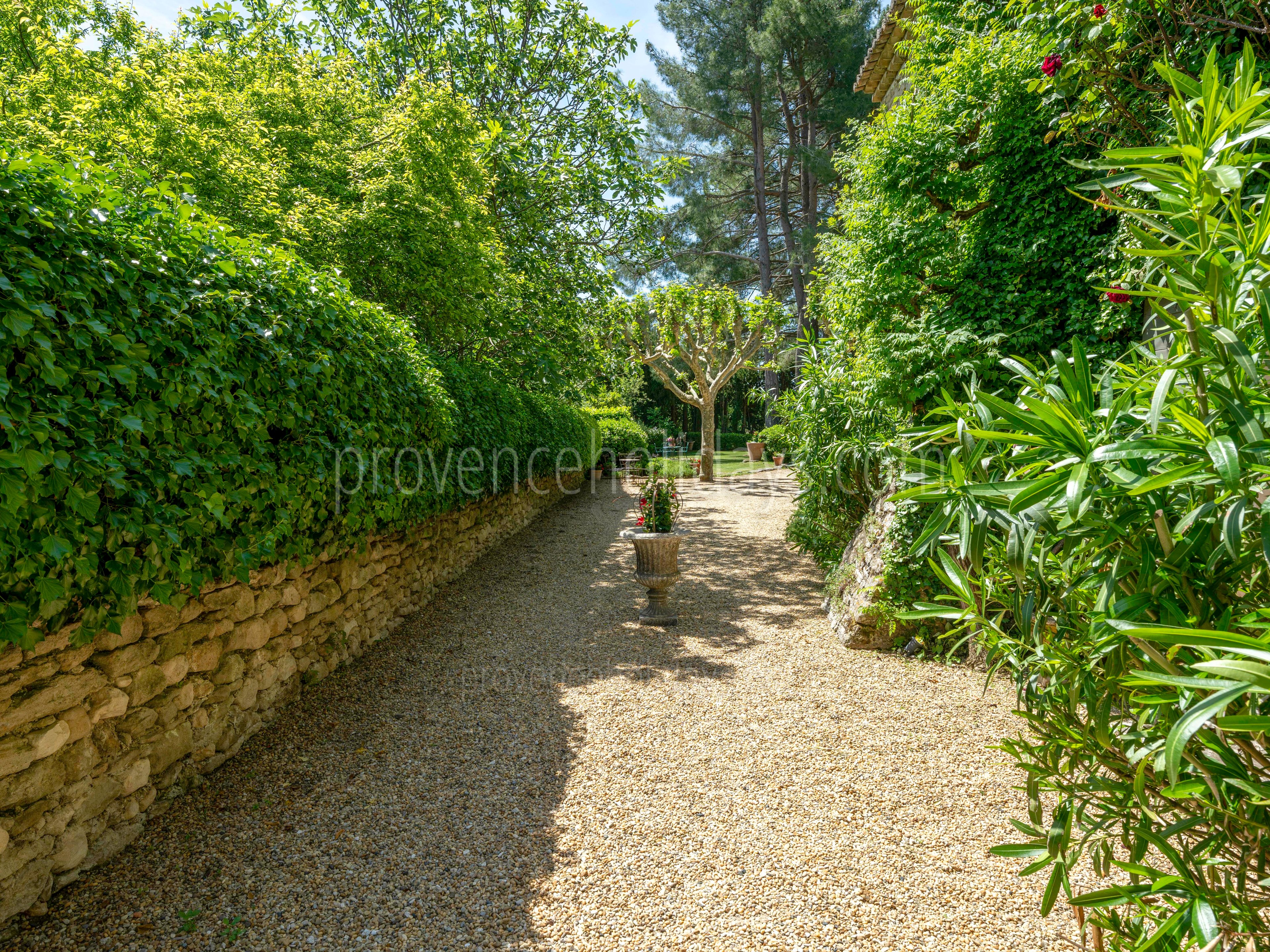 16 - Le Moulin de Gordes: Villa: Exterior