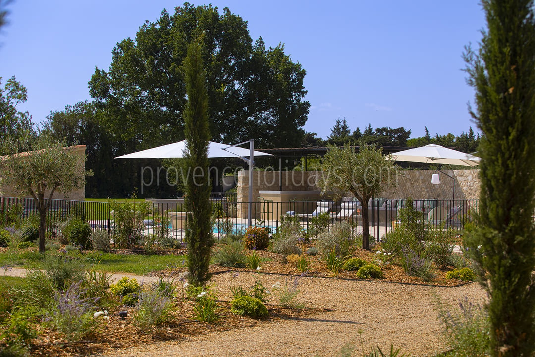 28 - Mas de la Lône: Villa: Exterior