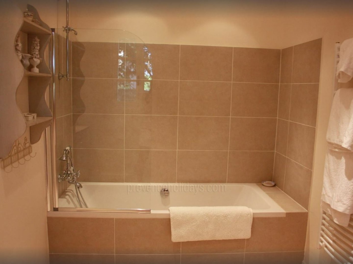 21 - Mas Blauvac: Villa: Bathroom