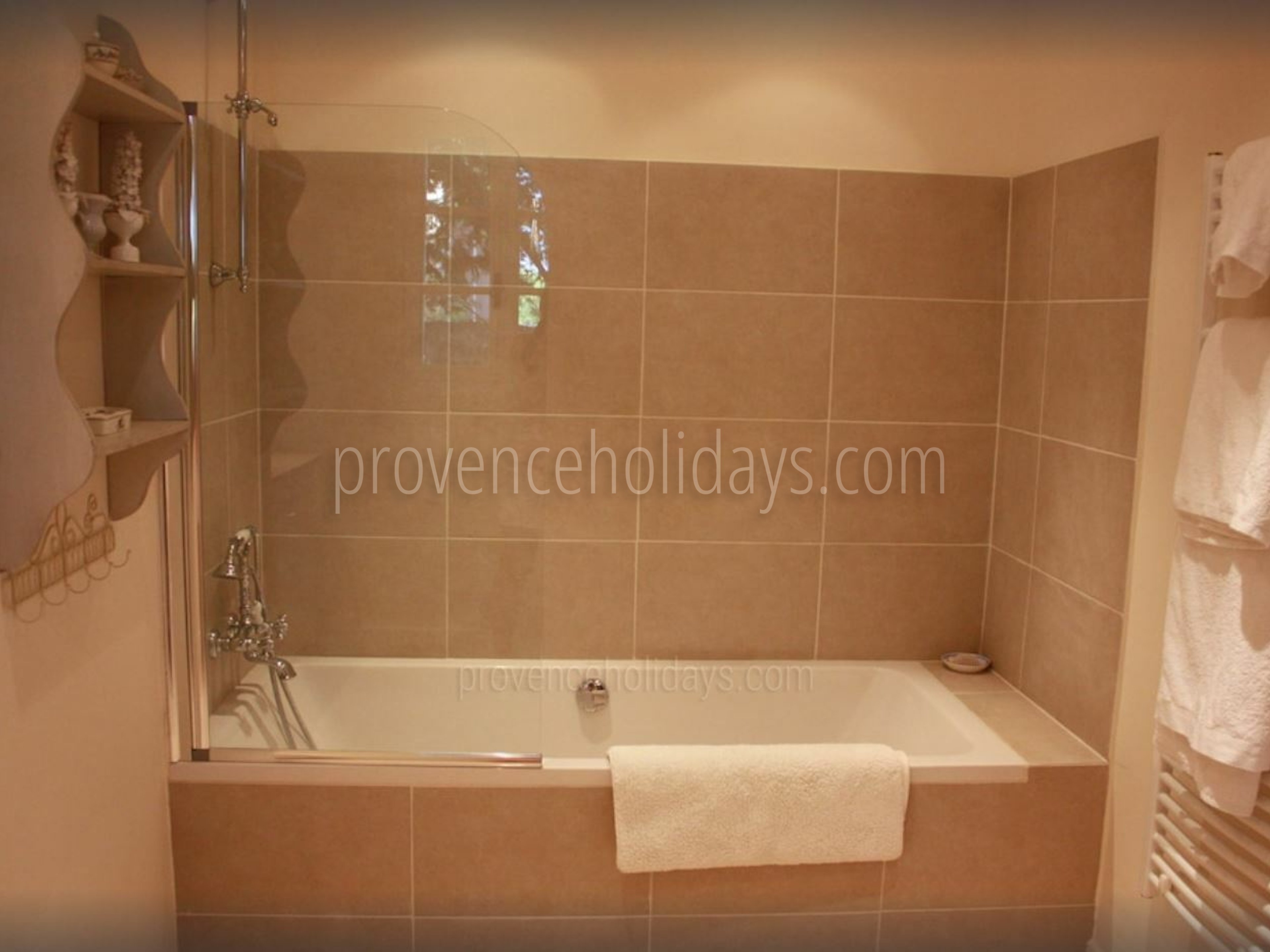 17 - Mas Blauvac: Villa: Bathroom