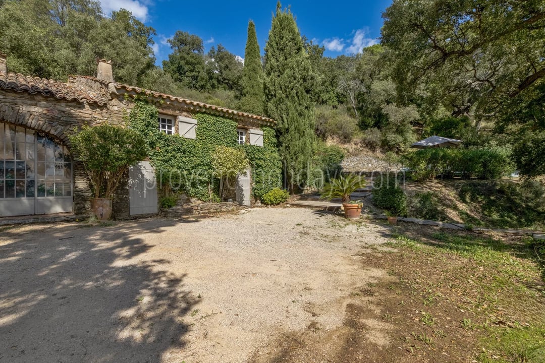 17 - Steinernes hameau in La Garde-Freinet: Villa: Exterior