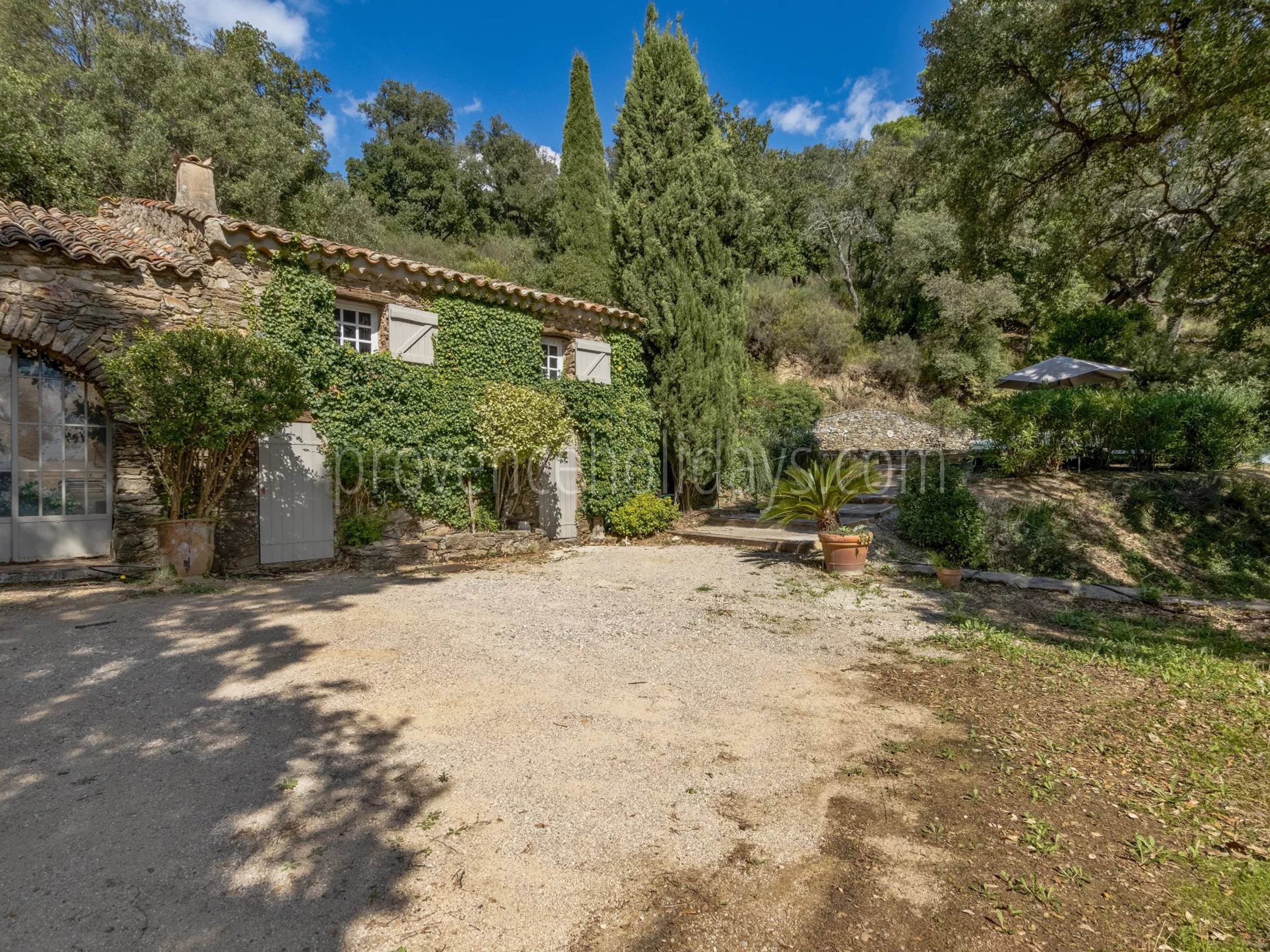17 - Steinernes hameau in La Garde-Freinet: Villa: Exterior