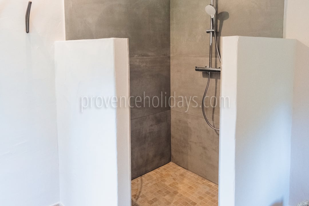 60 - Mas Calisson: Villa: Bathroom