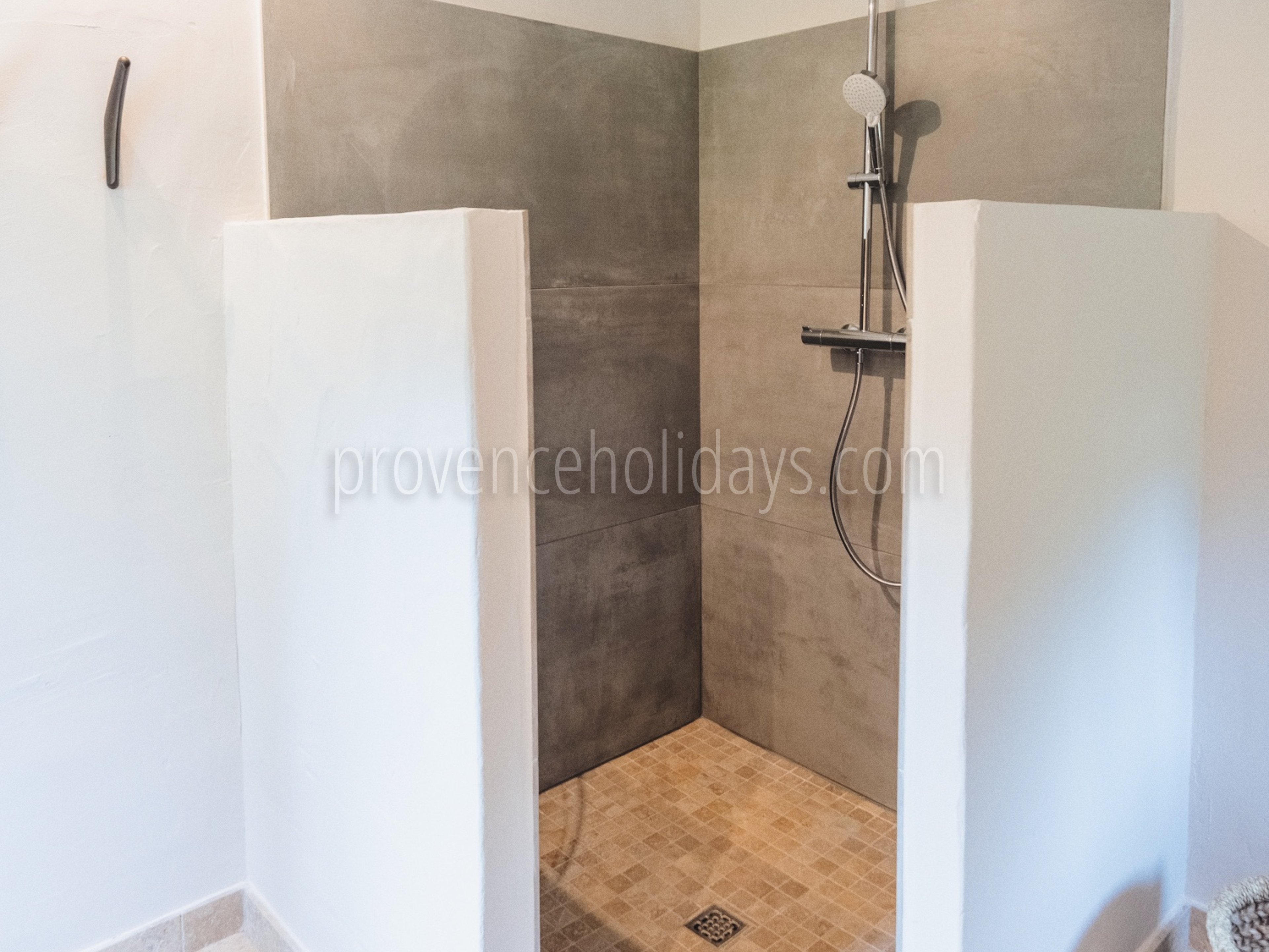 60 - Mas Calisson: Villa: Bathroom