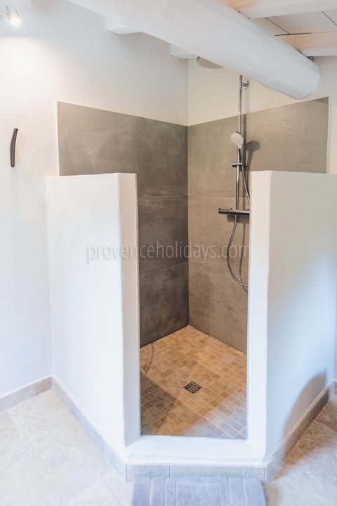 60 - Mas Calisson: Villa: Bathroom