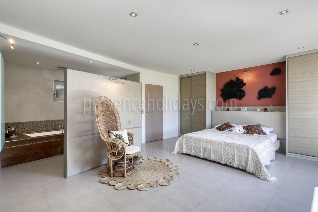 15 - Le Mas du Vallon: Villa: Bedroom