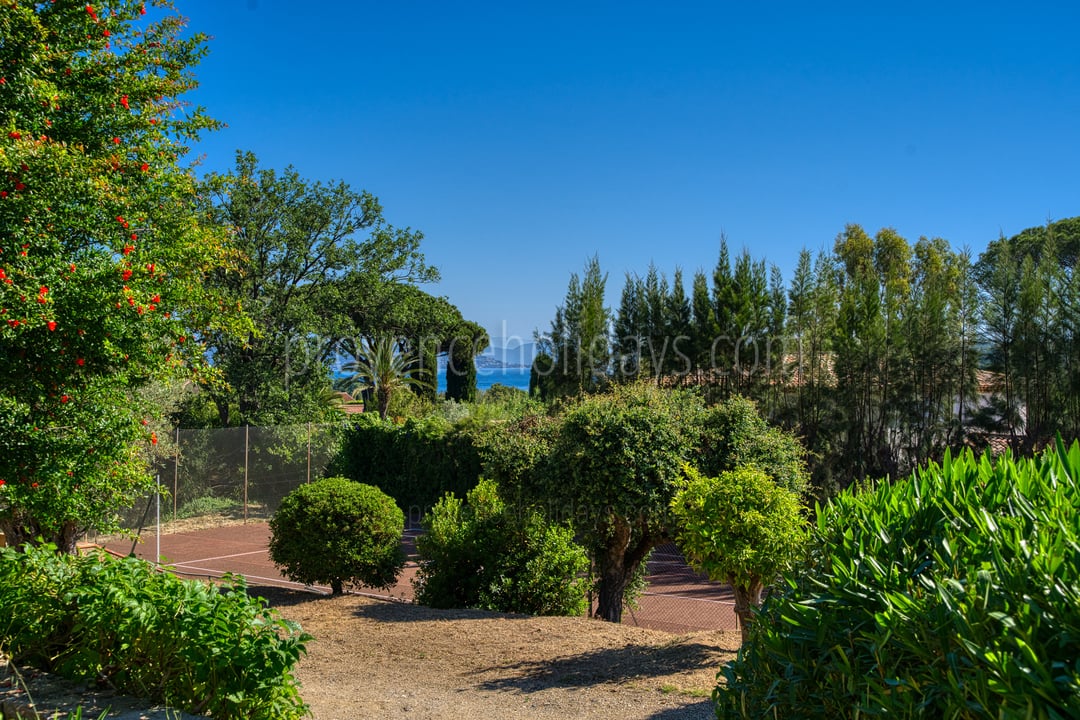 12 - Azur Horizon: Villa: Exterior