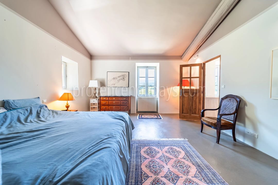 12 - Provençal mas in Ménerbes: Villa: Bedroom