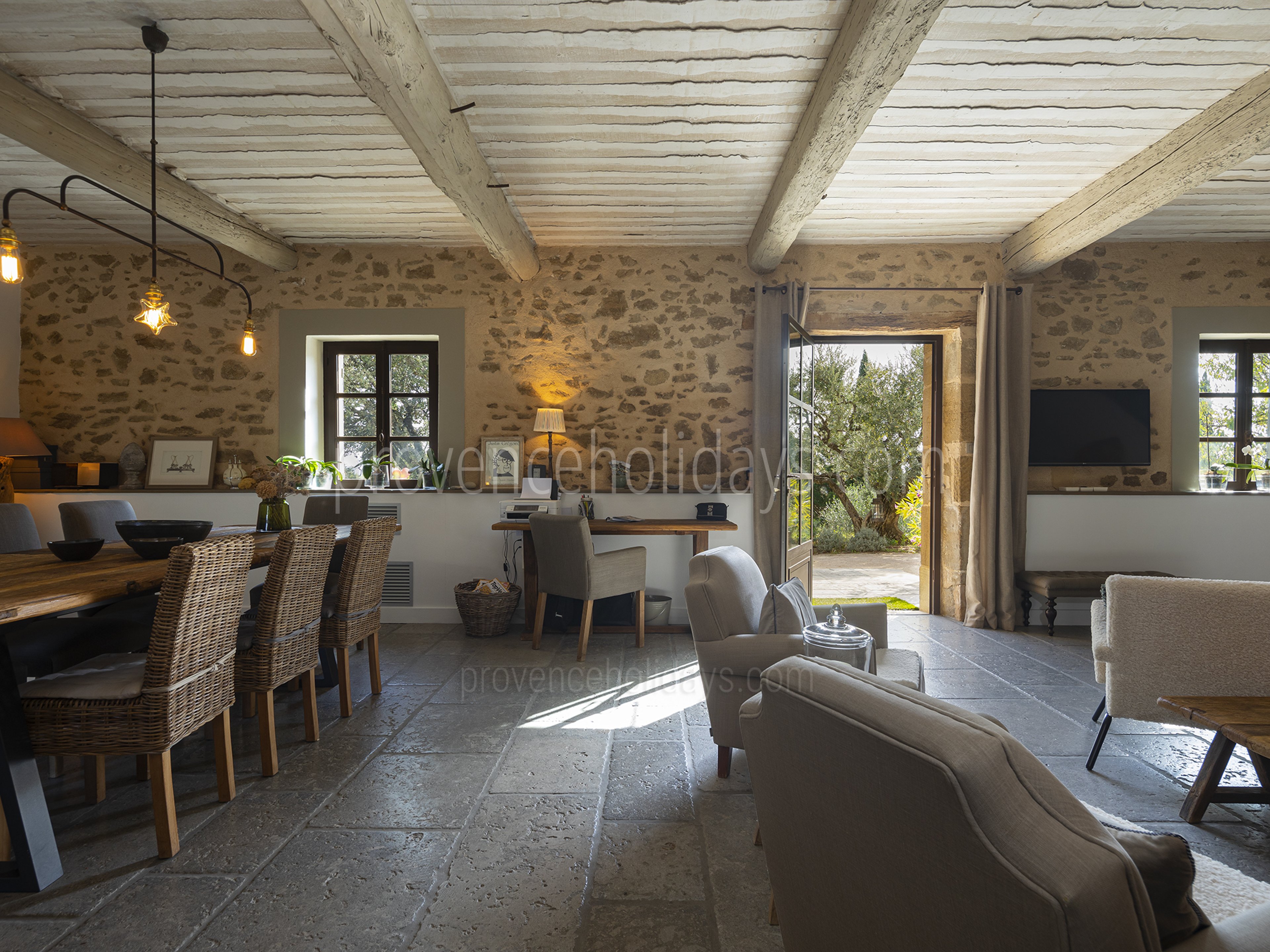 15 - Bergerie de Beaumes: Villa: Interior