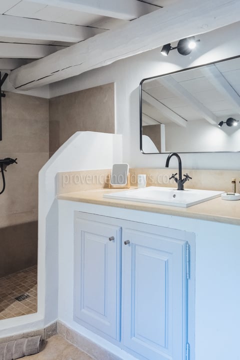 55 - Mas Calisson: Villa: Bathroom