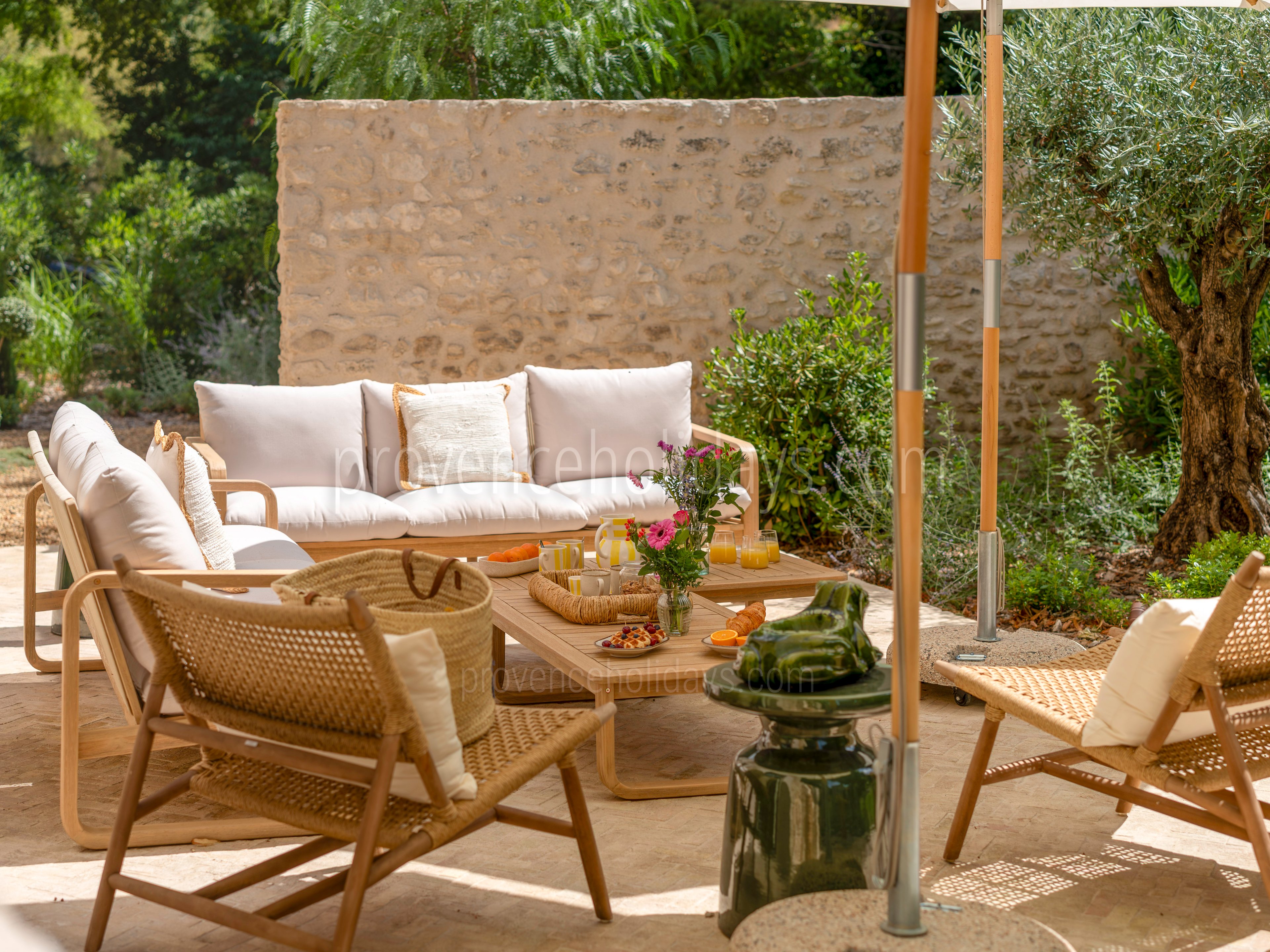 17 - Domaine de la Sorgue: Villa: Exterior