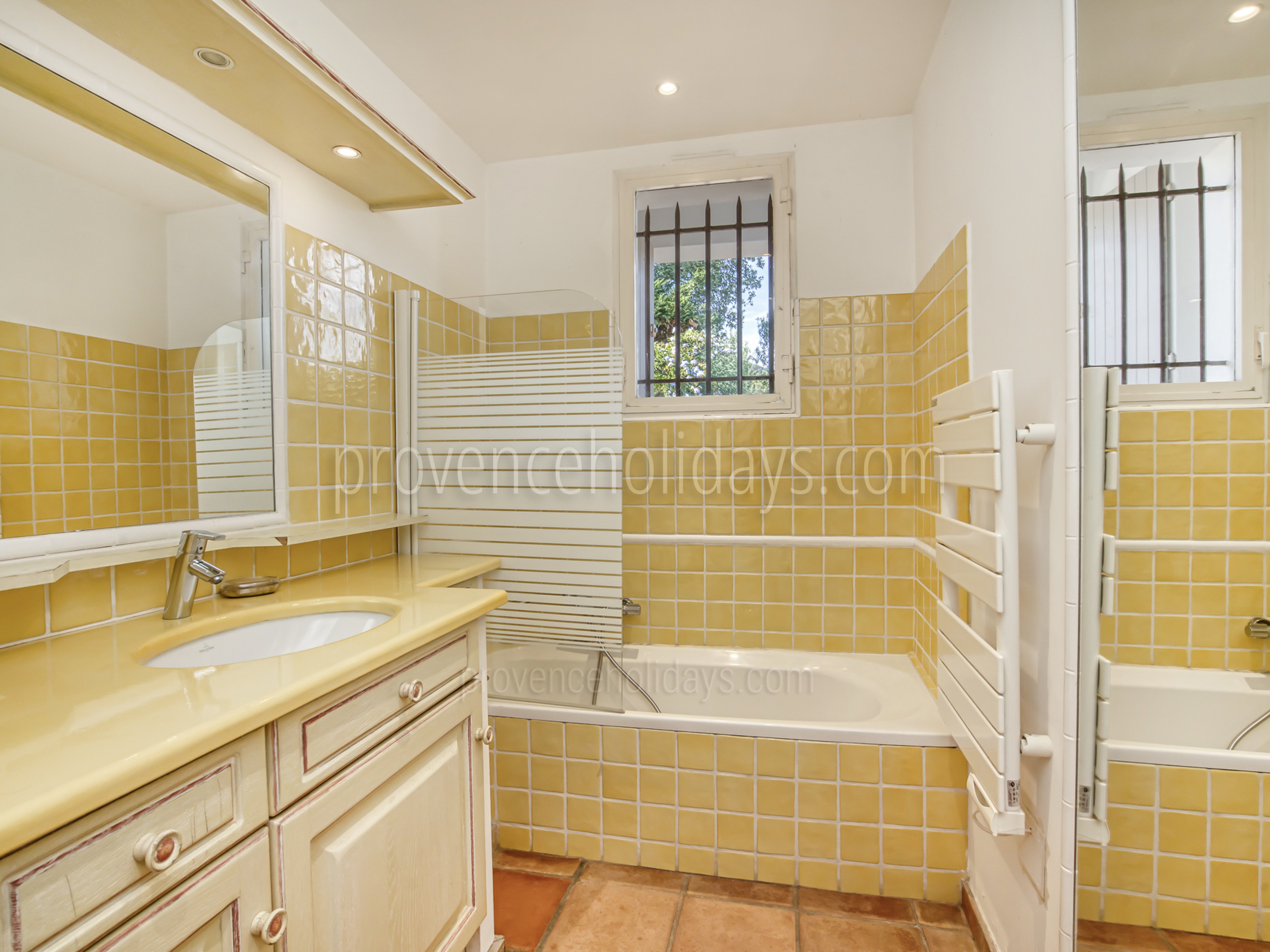 12 - Villa Arancia: Villa: Bathroom