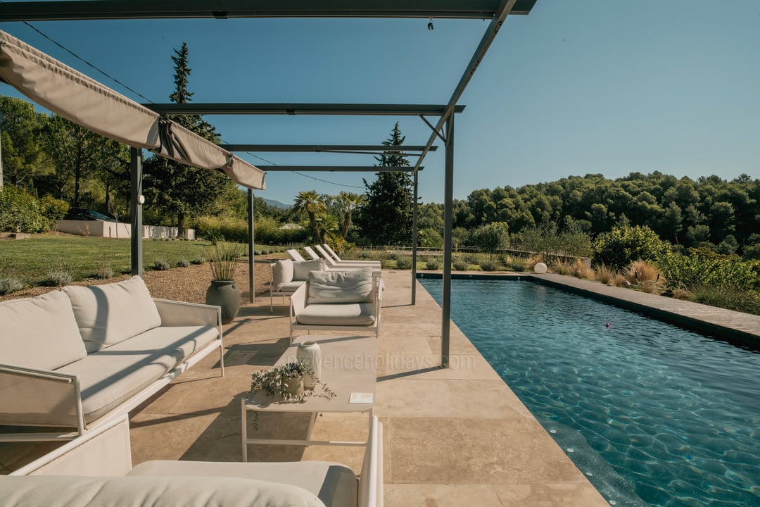 Villa in the heart of the Luberon countryside