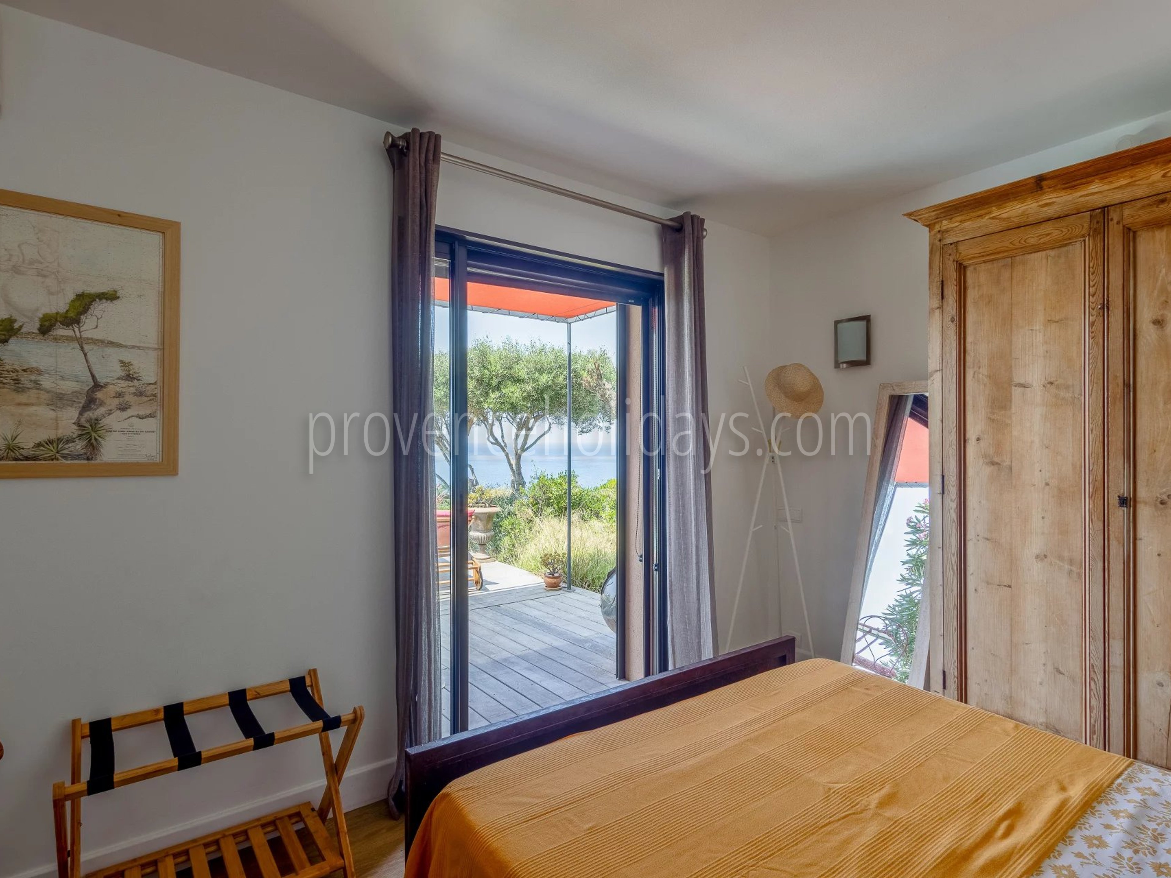 15 - Intieme villa in Hyères: Villa: Bedroom