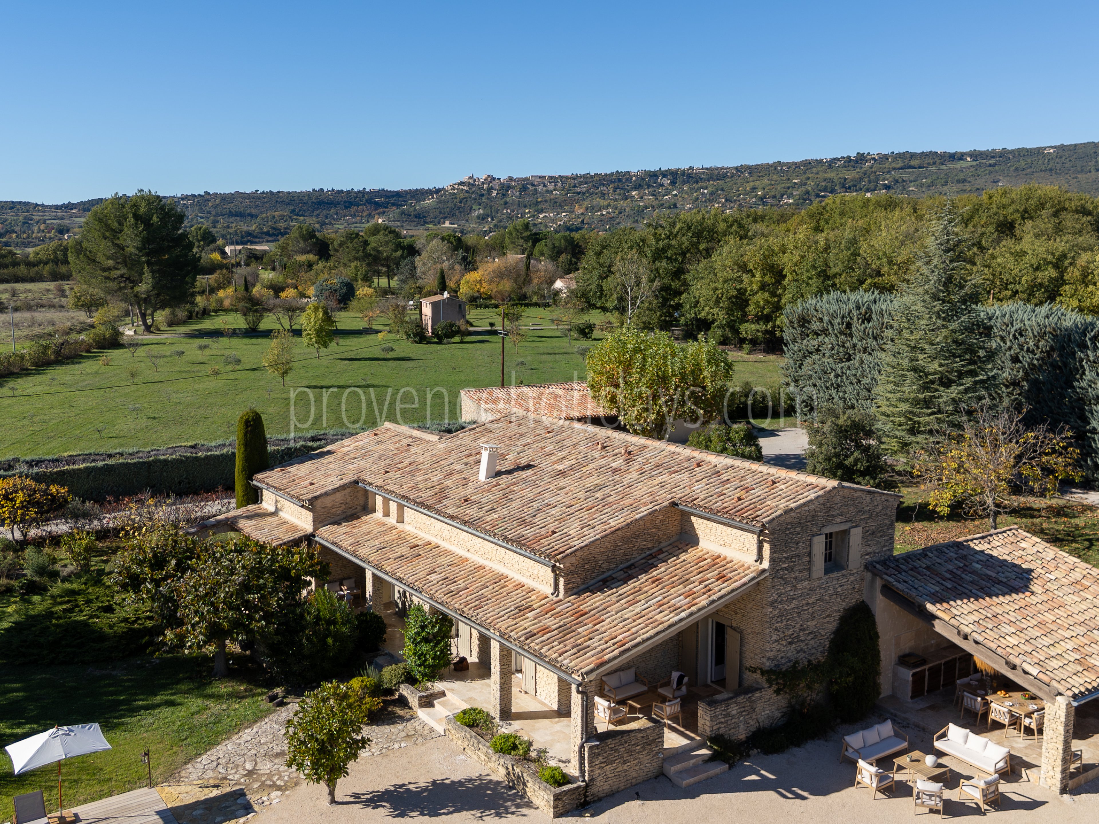 -2 - Villa Serenité du Luberon: Villa: Exterior
