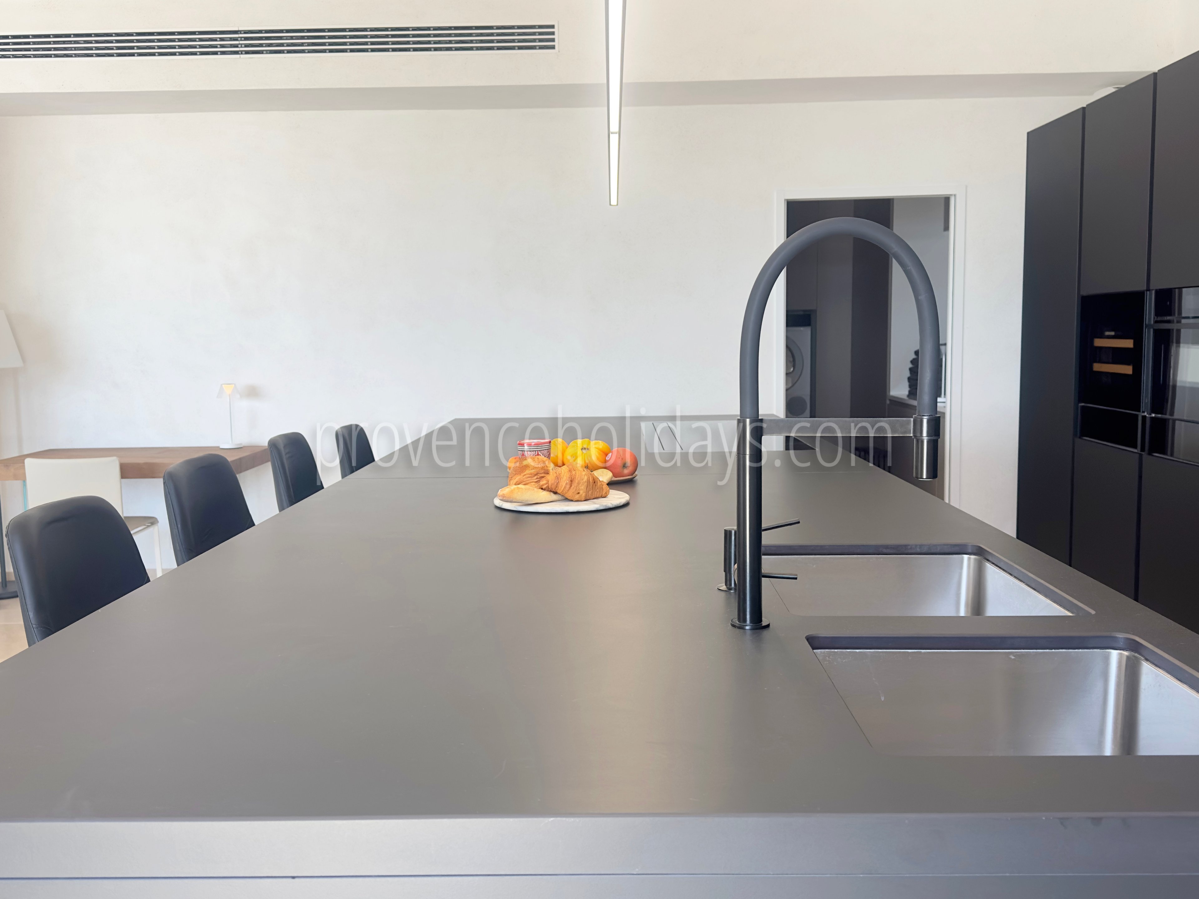 12 - Domaine Altavista: Villa: Interior