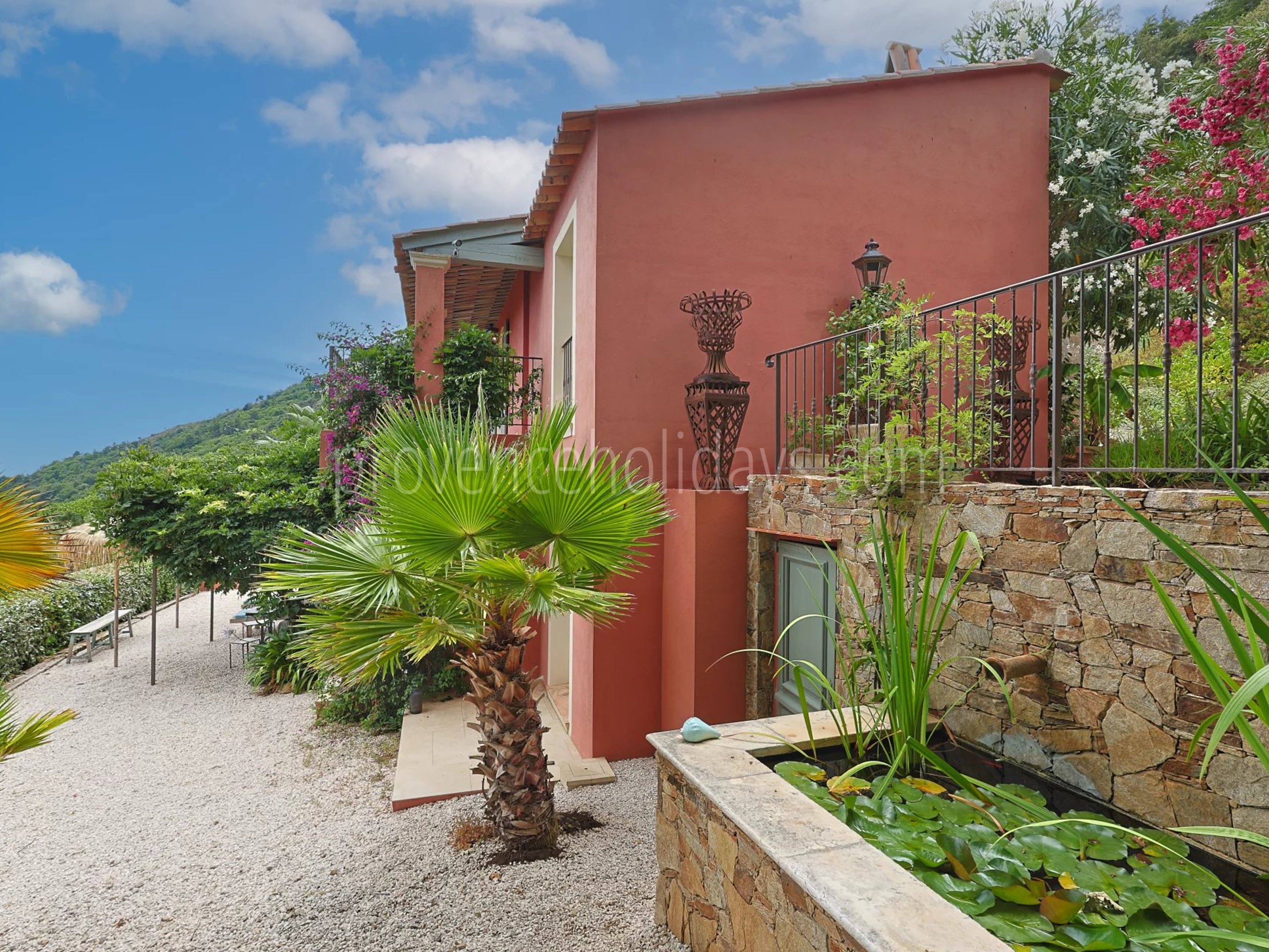 81 - Villa with sauna in La Garde-Freinet: Villa: Exterior