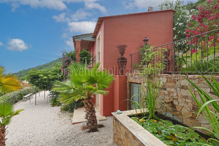 81 - Villa with sauna in La Garde-Freinet: Villa: Exterior