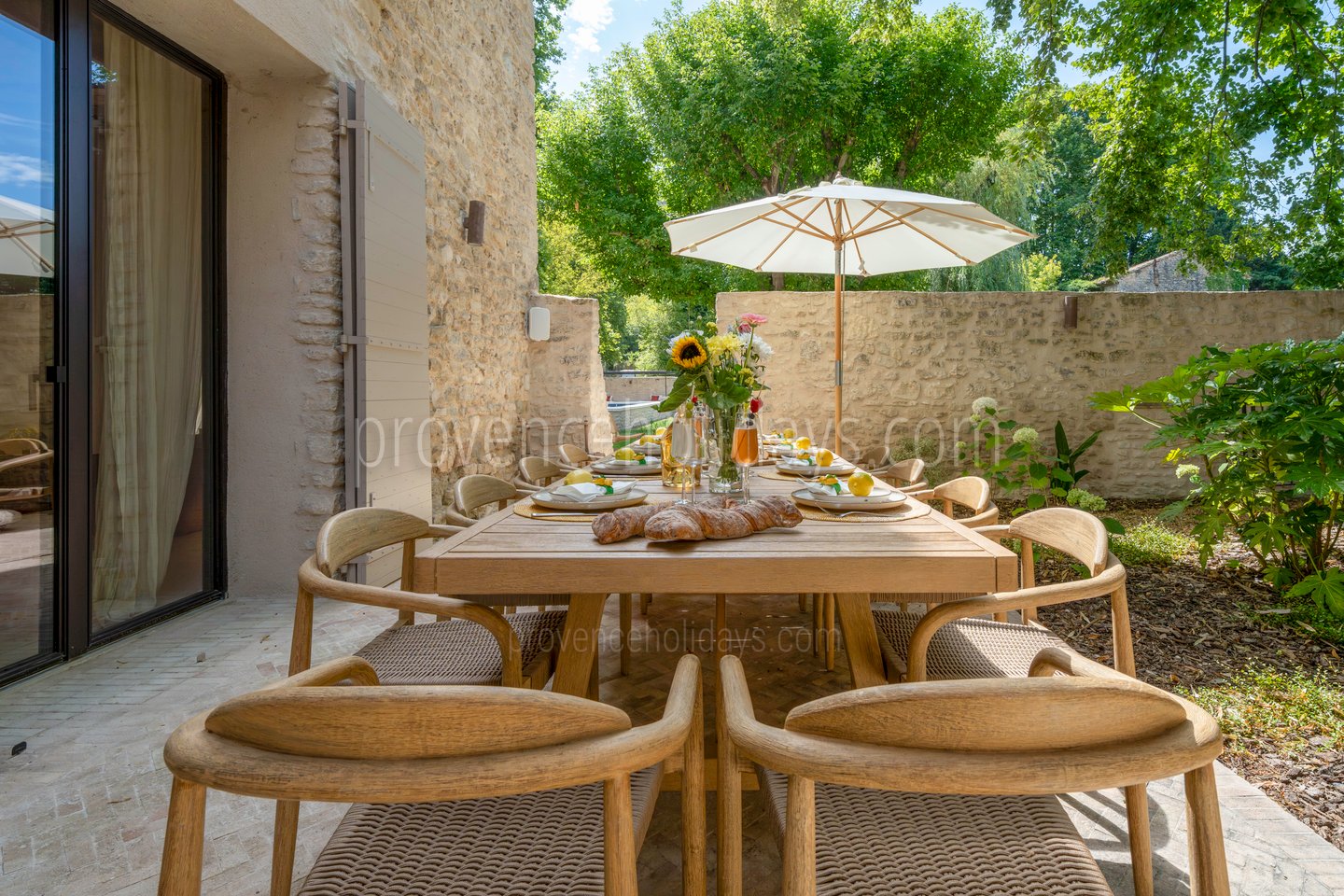 42 - Domaine de la Sorgue: Villa: Exterior