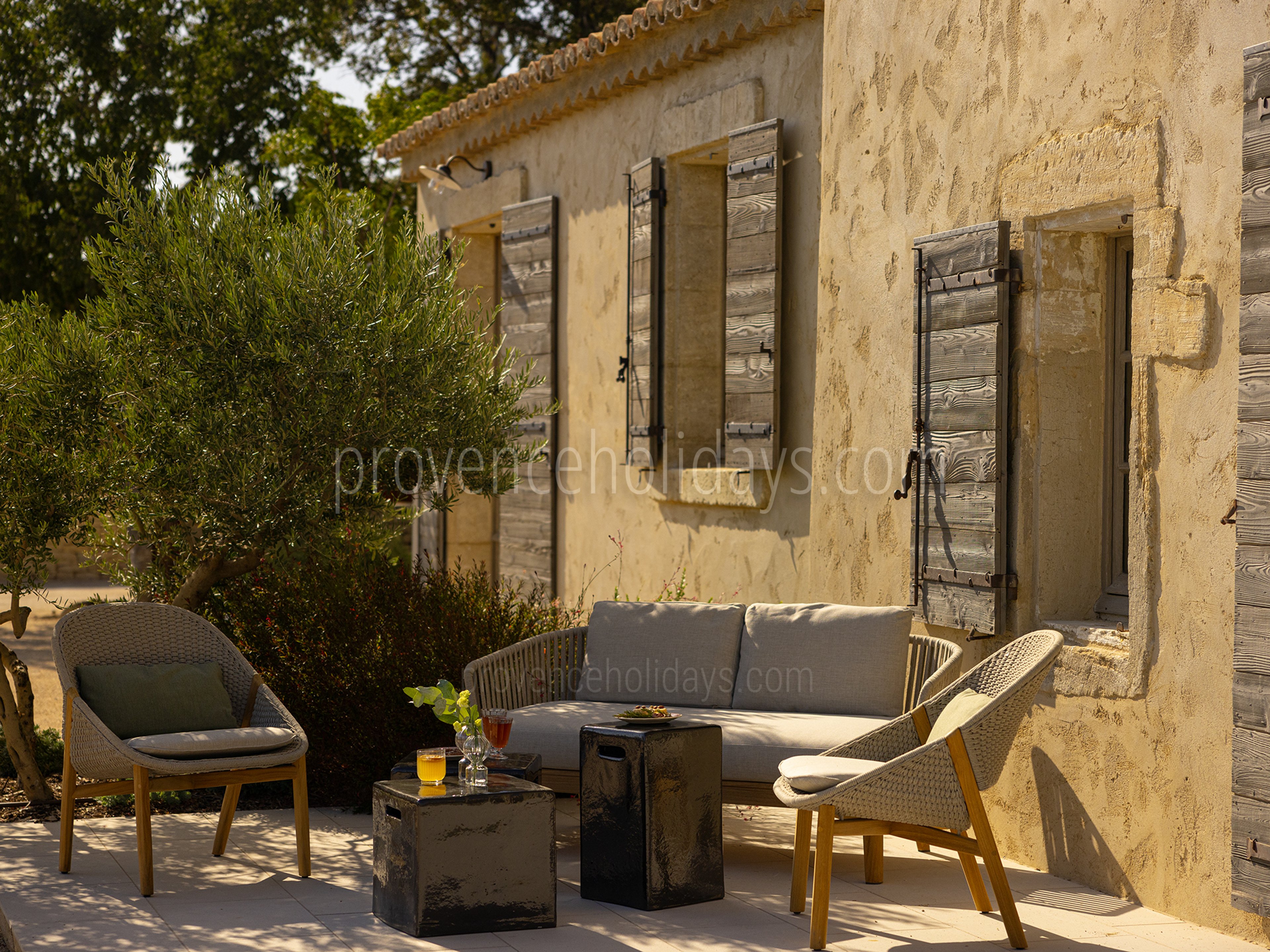 11 - Mas du Rocher: Villa: Exterior