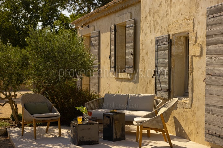 11 - Mas du Rocher: Villa: Exterior