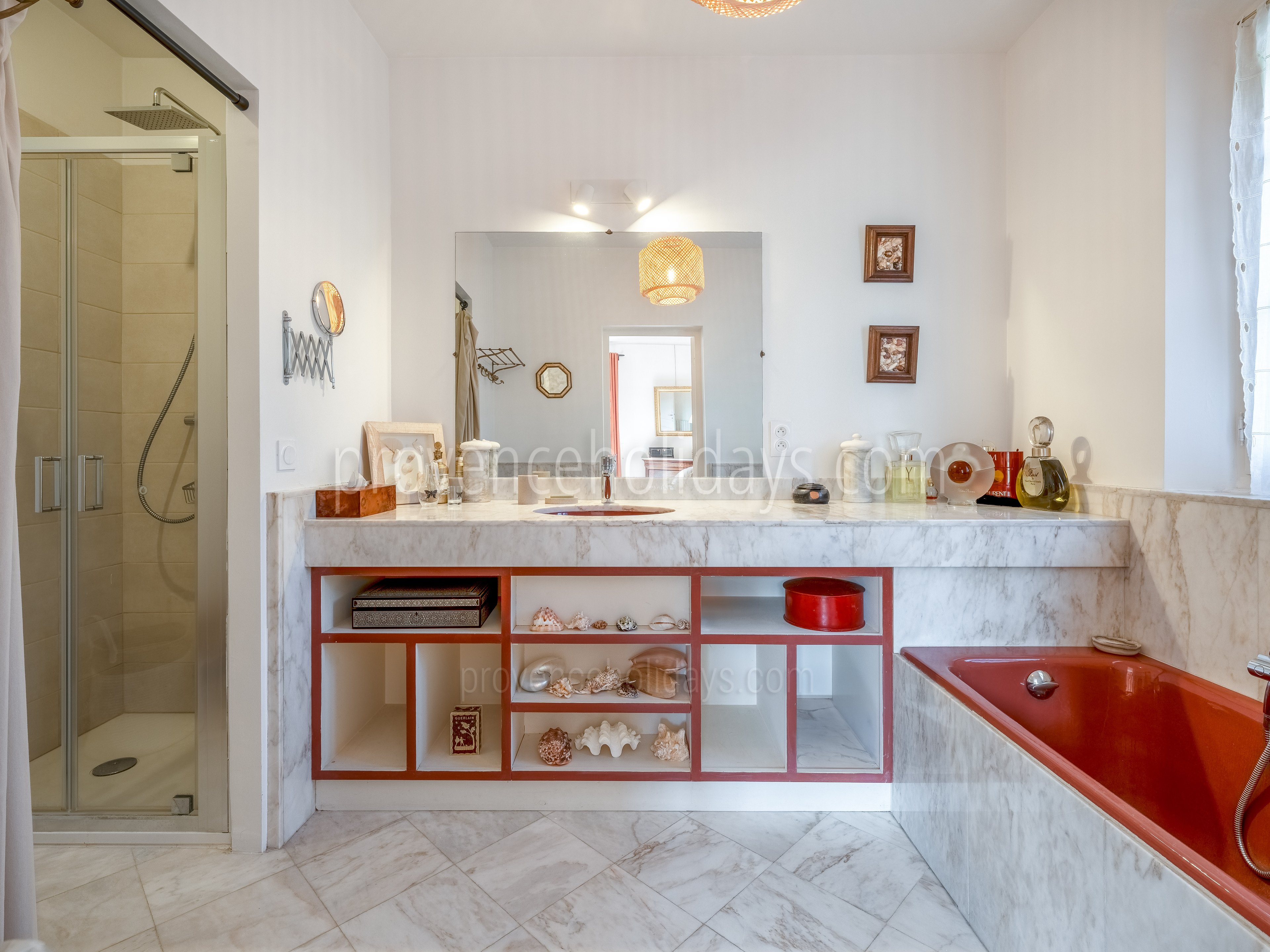 56 - Mas des Trois Cyprès: Villa: Bathroom