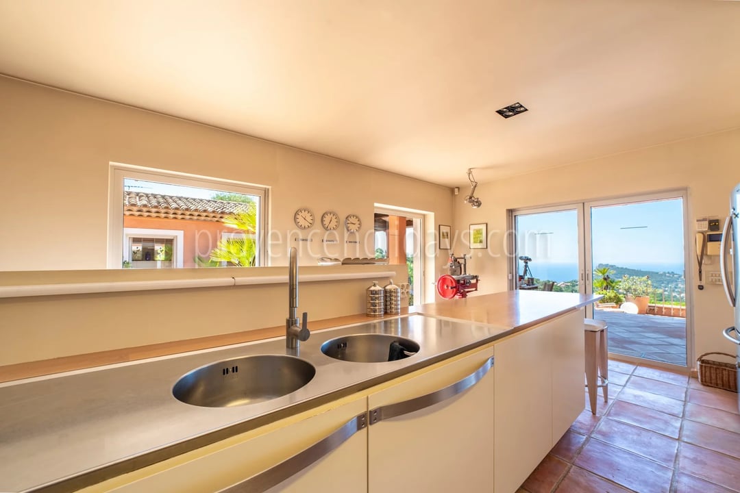 6 - Zeitgenössische Villa in Rayol-Canadel-sur-Mer: Villa: Interior