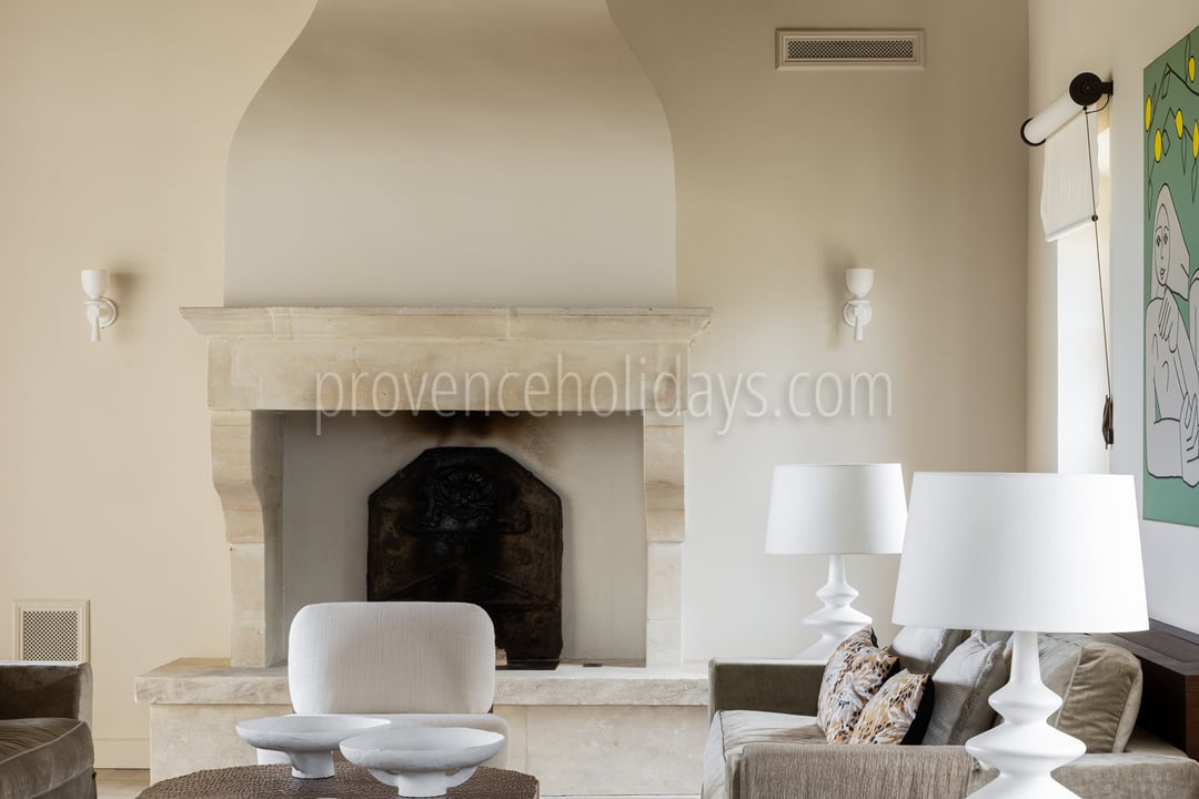 29 - Mas Chabaud: Villa: Interior