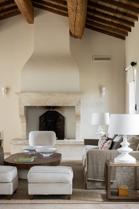 29 - Mas Chabaud: Villa: Interior