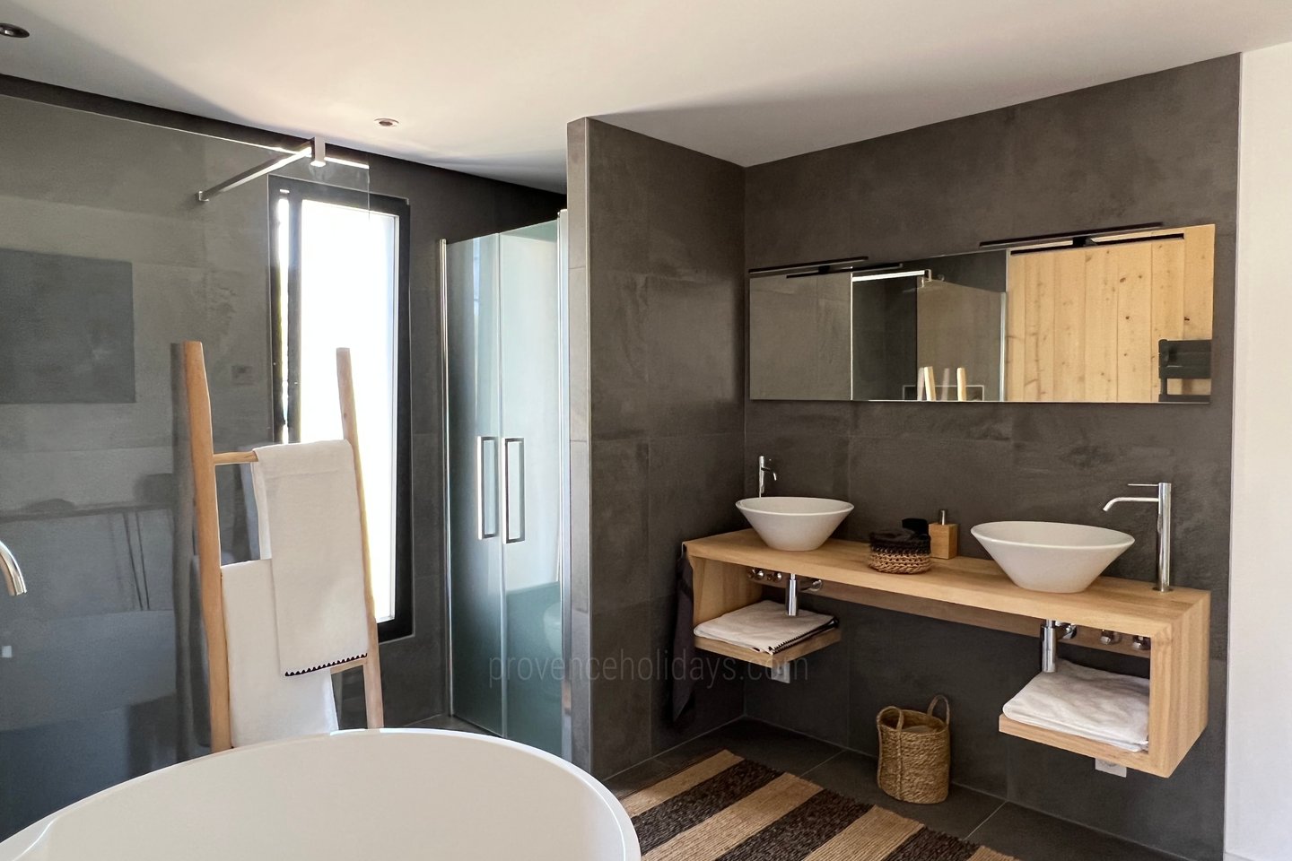 15 - Villa Garrigue: Villa: Bathroom