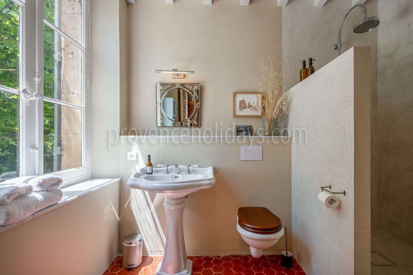 65 - La Bastide du Millénaire: Villa: Bathroom